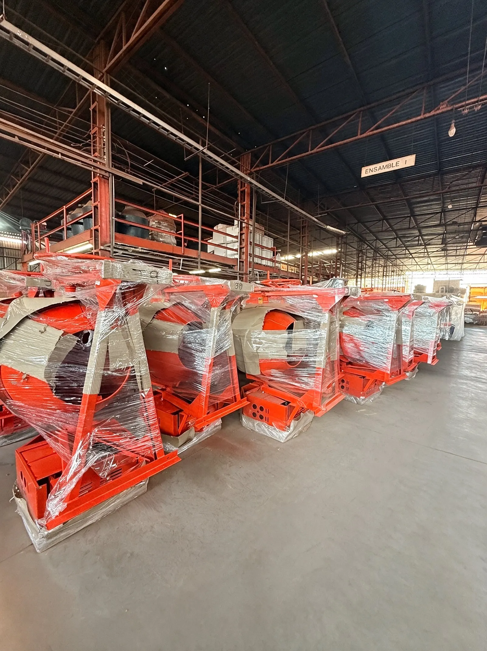 Revolvedoras recién ensambladas en la nave de ensamble de la fábrica de Grupo Joper